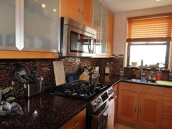 4th image of 2299 E 13th St APT 4J