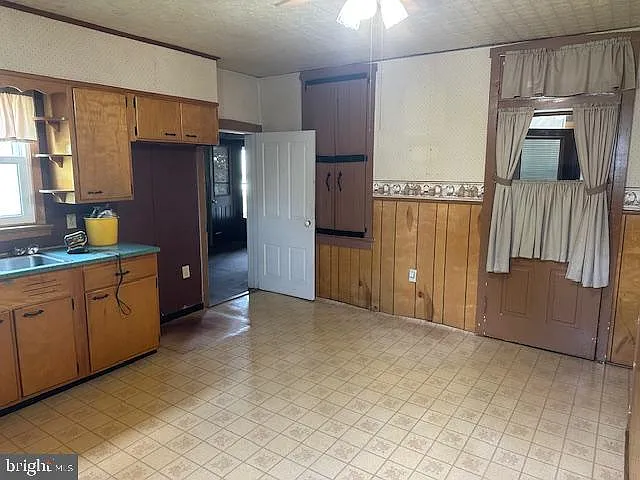 200 E Main St — Photo 19