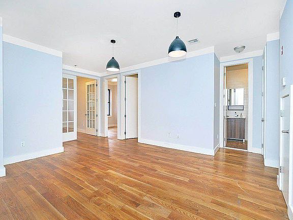 2nd image of 252 Jefferson St #2B