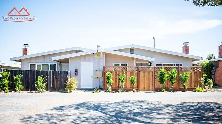 1578 Albatross Dr #1 — Photo 1