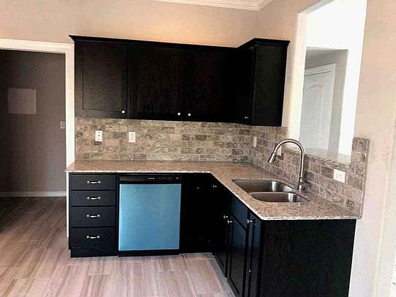3rd image of 407 Laurel Ave