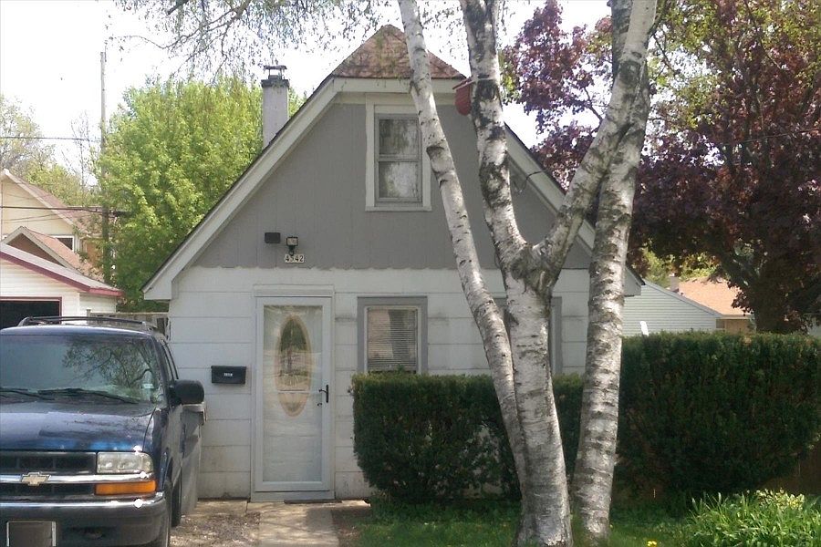 1st image of 4542 S Quincy Ave