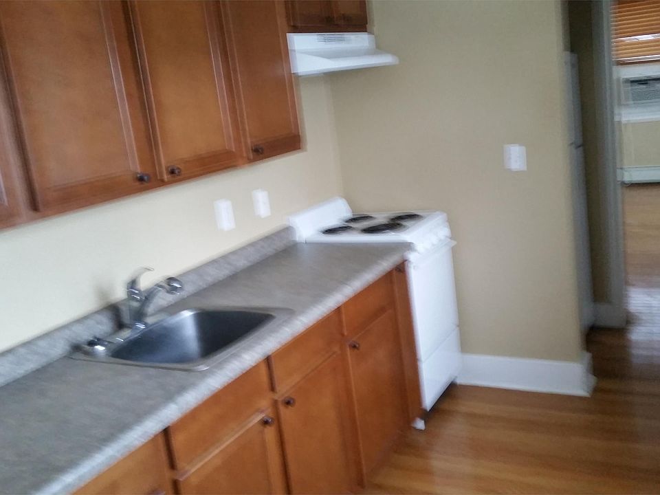1st image of 932 E College St APT 2