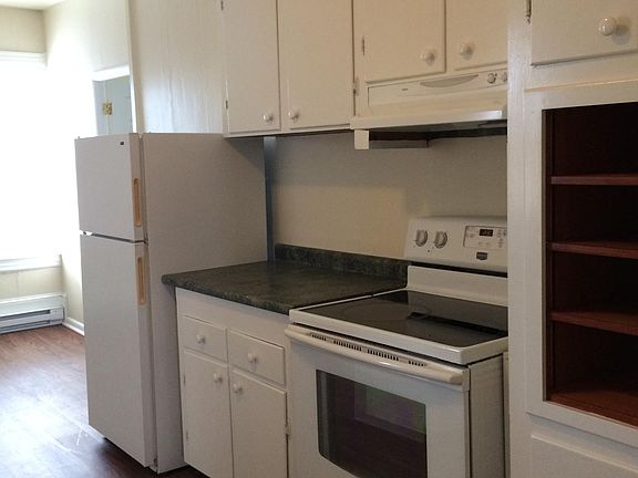 3rd image of 302 Main St APT 2