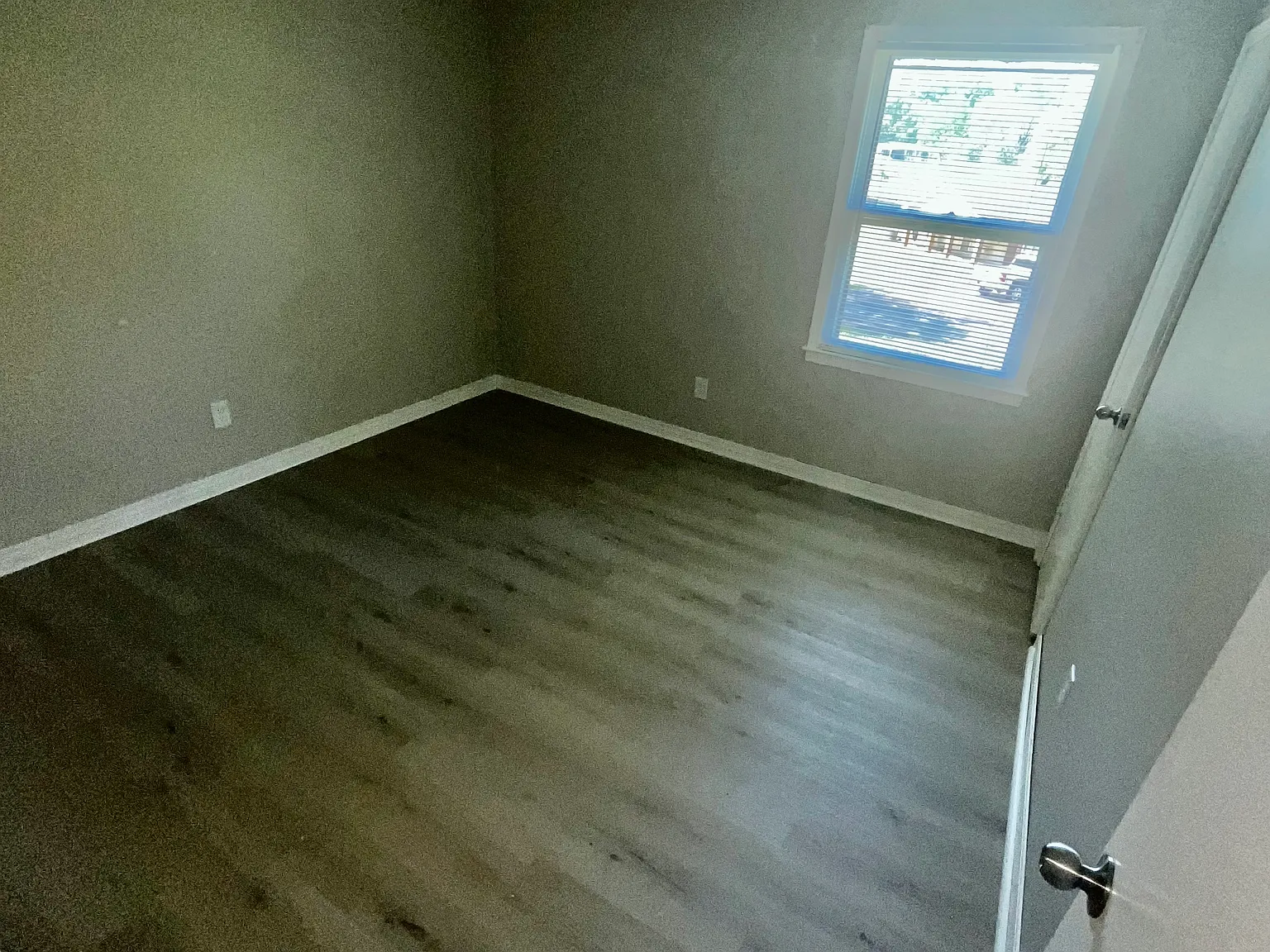 184 Duncan Ave — Photo 2