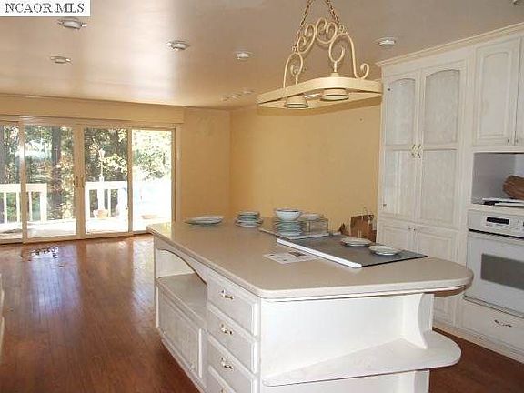 2nd image of 15346 Kingsbury Cir