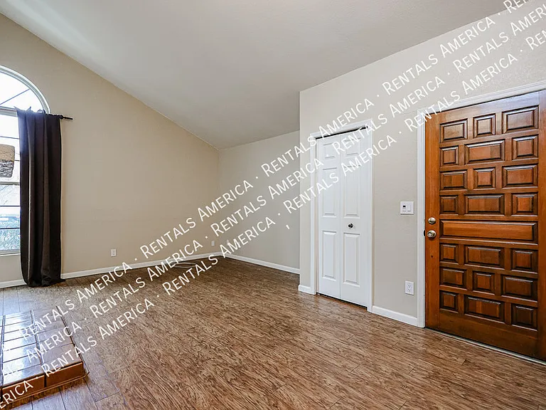 1621 E Vaughn St — Photo 16