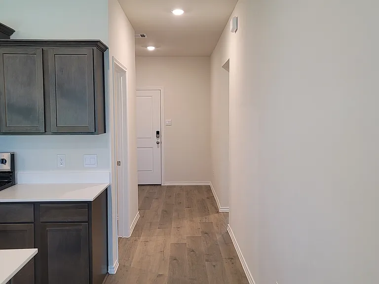 1216 Riverbrook Ln — Photo 9