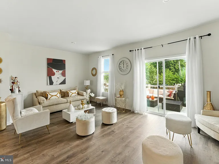 406 Honeyberry Ln — Photo 13