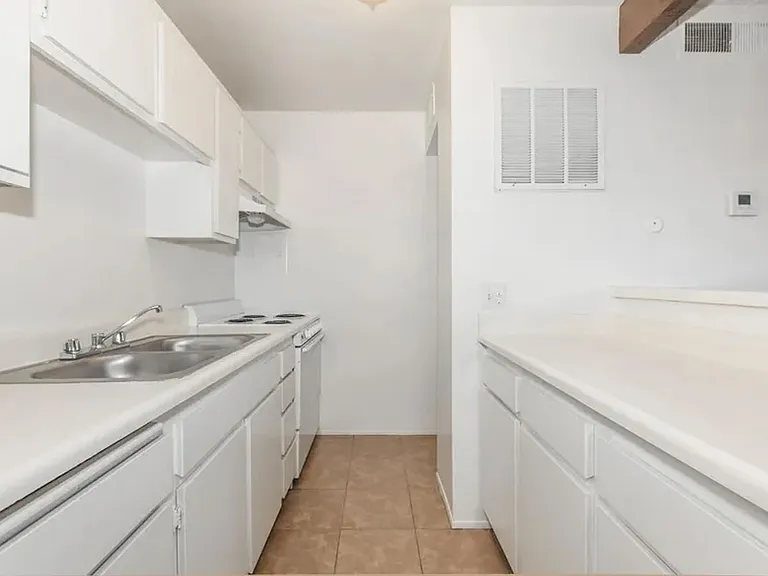 Pacific Terrace — Photo 46