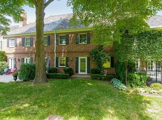 40 Compton Ct, Prairie Village, KS 66208