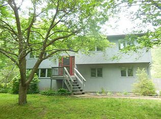 77 Hammet Rd, Coventry, RI 02816