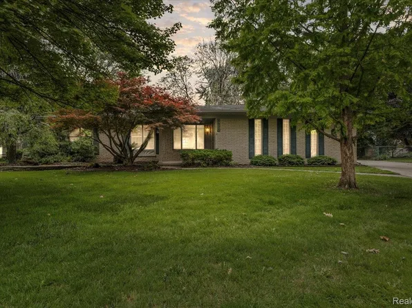 5538 Larkins Dr, Troy, MI 48085
