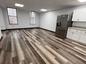 5 Colony St