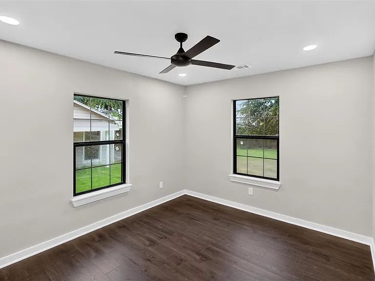 428 Van Molan St — Photo 16