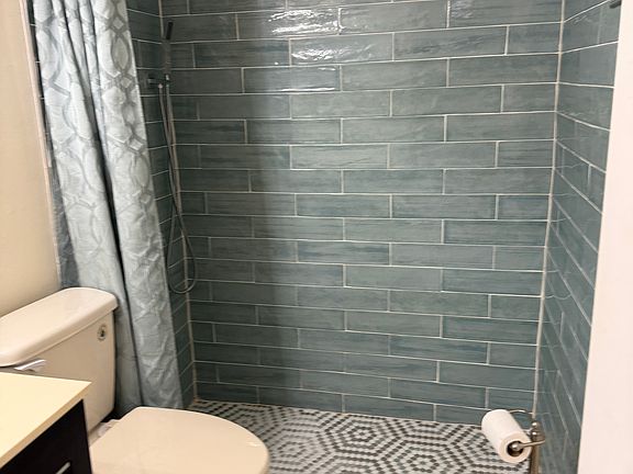 5th image of 3402 Gardens East Dr APT 9A