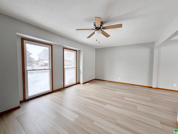 3rd image of 200 Broadmoor Dr