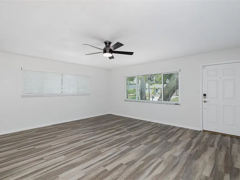 211 Timberlane Dr — Photo 5