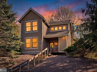 151 Pine Ct, Tannersville, PA 18372