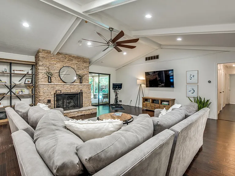 3709 Peter Pan Dr — Photo 9