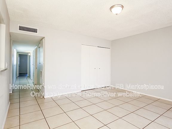 4th image of 3920 W Solano Dr N