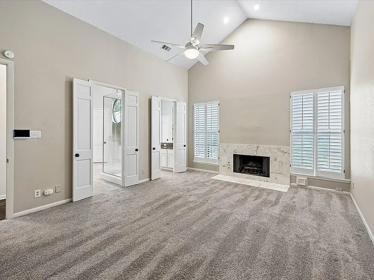 1605 Potomac Dr #E — Photo 4
