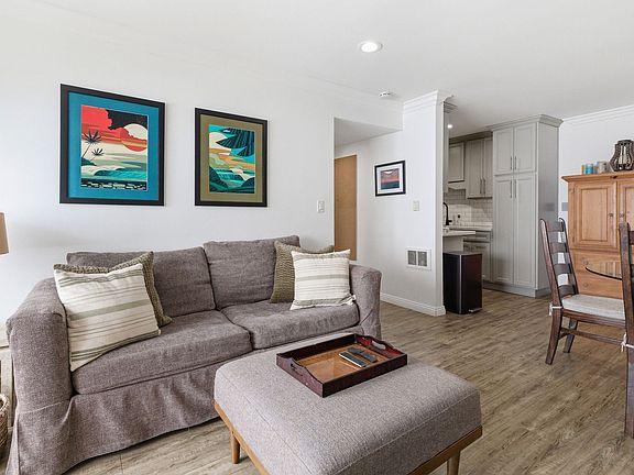 5th image of 1600 Ardmore Ave Unit 219