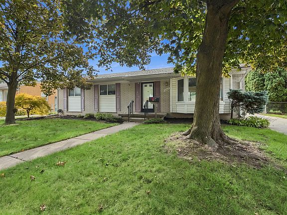 4th image of 29821 Mason St
