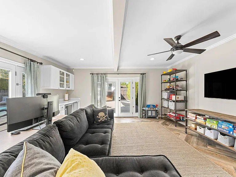 6160 San Vicente Blvd — Photo 21