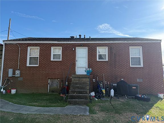 2nd image of 904 Augusta Ave