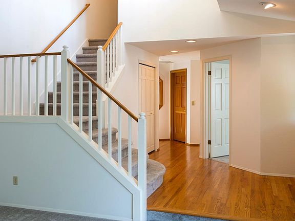 Entrance + Office (right)