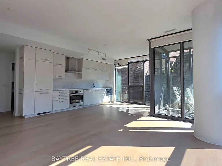 15 Beverley St #608 — Photo 6