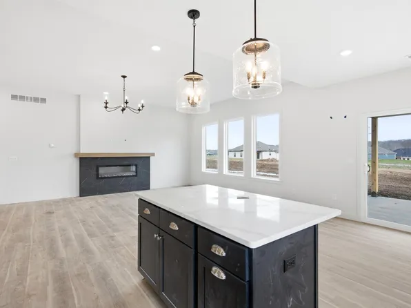 2016 Stone Mountain Pkwy, Columbia, MO 65201