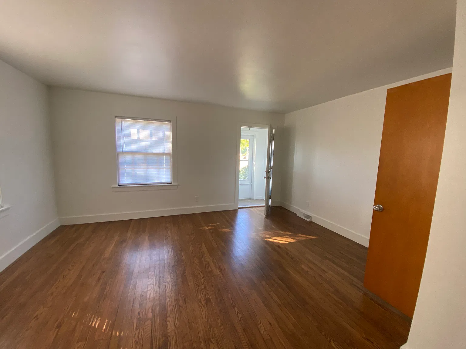 2 bed, 780 sqft, $1,050 — Photo 2