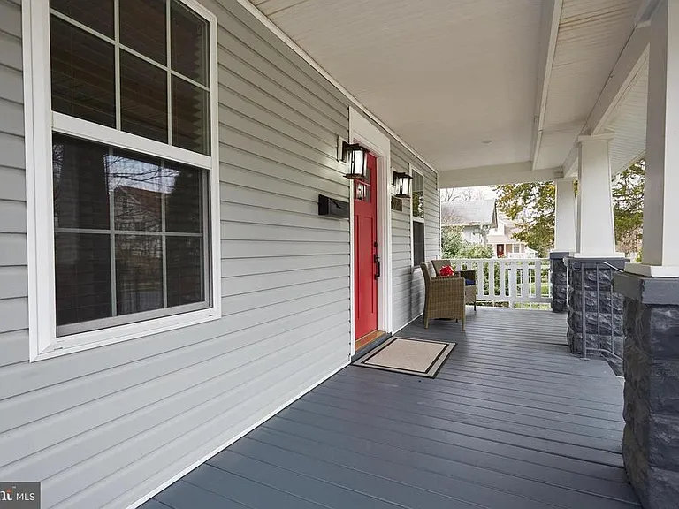 Perry St — Photo 2