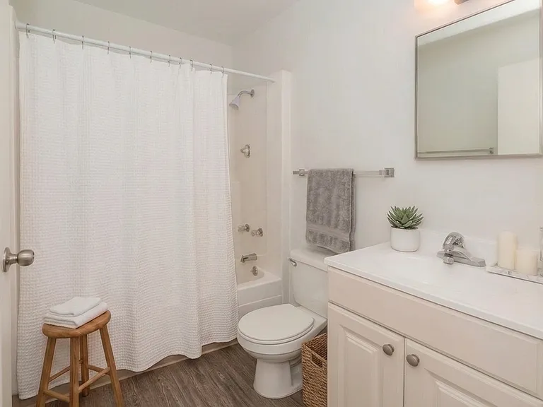 Mountain View Meadows | Bathroom 2x1