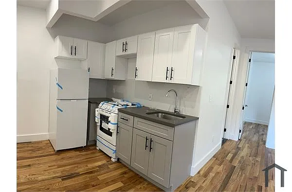Building Photo - 2514 Webb Ave #4