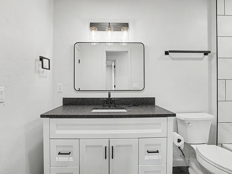 5900 N Ross Ave #2 — Photo 21