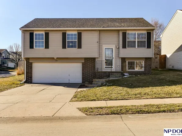 7853 Newport Ave, Omaha, NE 68122