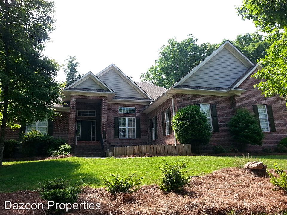 1st image of 215 Gannett Dr