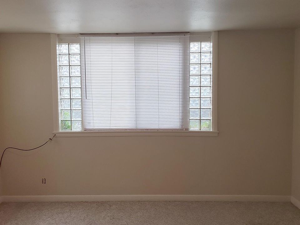 2nd image of 2419 11th Ave N APT 6