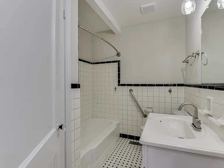 2336 Redwood Dr — Photo 16