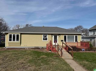 403 S 6th St, Mapleton, IA 51034