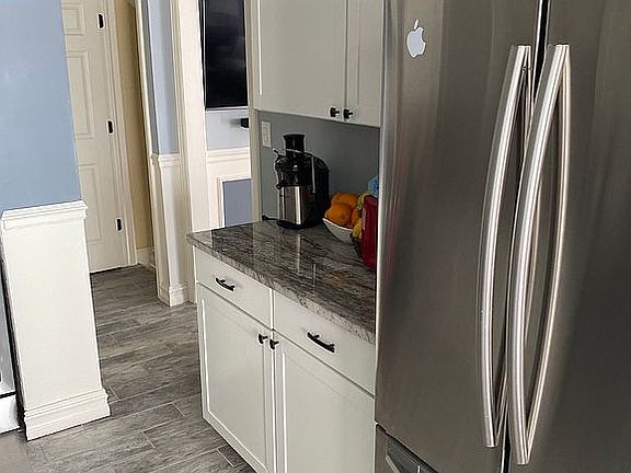 5th image of 8576 Hampshire Dr
