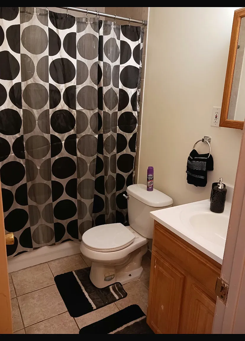 3 bed, 2288 sqft, $4,000 — Photo 2