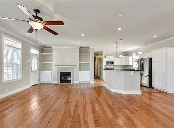 3rd image of 6238 Bellaire Dr