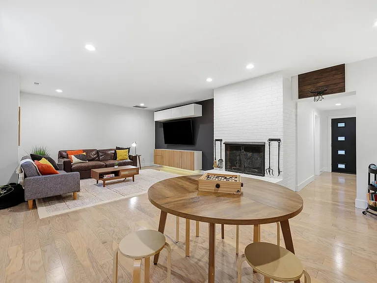 101 Pearson St — Photo 36