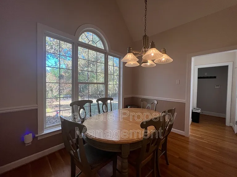 1004 Melville Ln — Photo 11