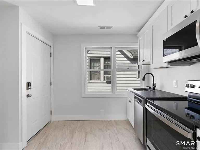 19 Willard St #3 — Photo 2