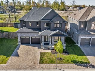 1061 Eagletrace Dr #33, London, ON N6G 0T3
